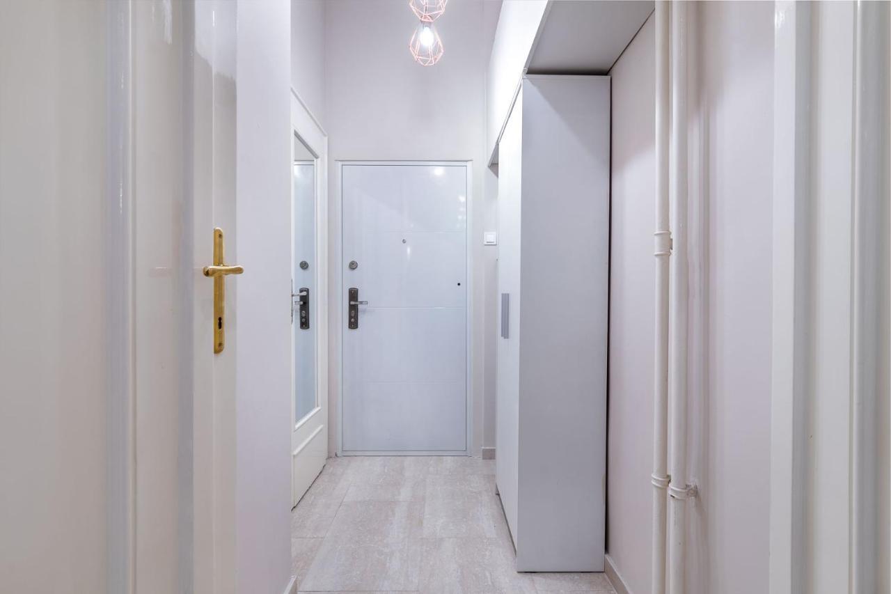 Economy Downtown Design Apartments - Free Parking - Balcony - Super Puplic Transport - Ac Budapest Eksteriør billede